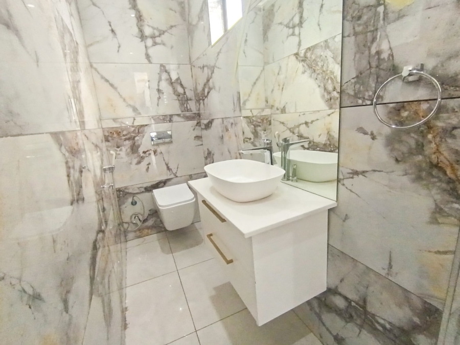 7 Bedroom Property for Sale in Midstream Ridge Gauteng