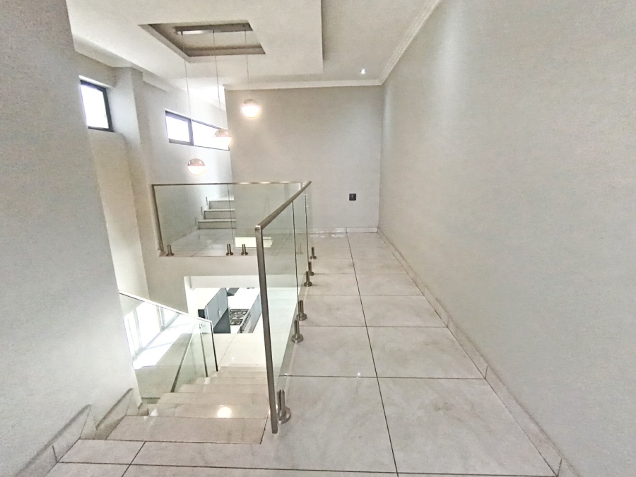 7 Bedroom Property for Sale in Midstream Ridge Gauteng