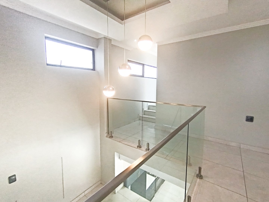 7 Bedroom Property for Sale in Midstream Ridge Gauteng