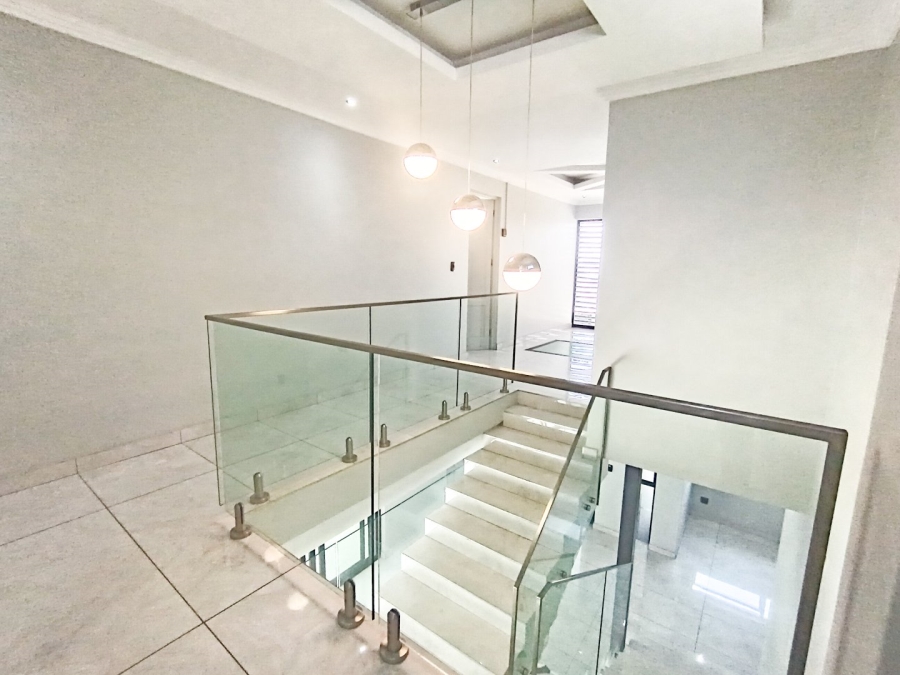 7 Bedroom Property for Sale in Midstream Ridge Gauteng