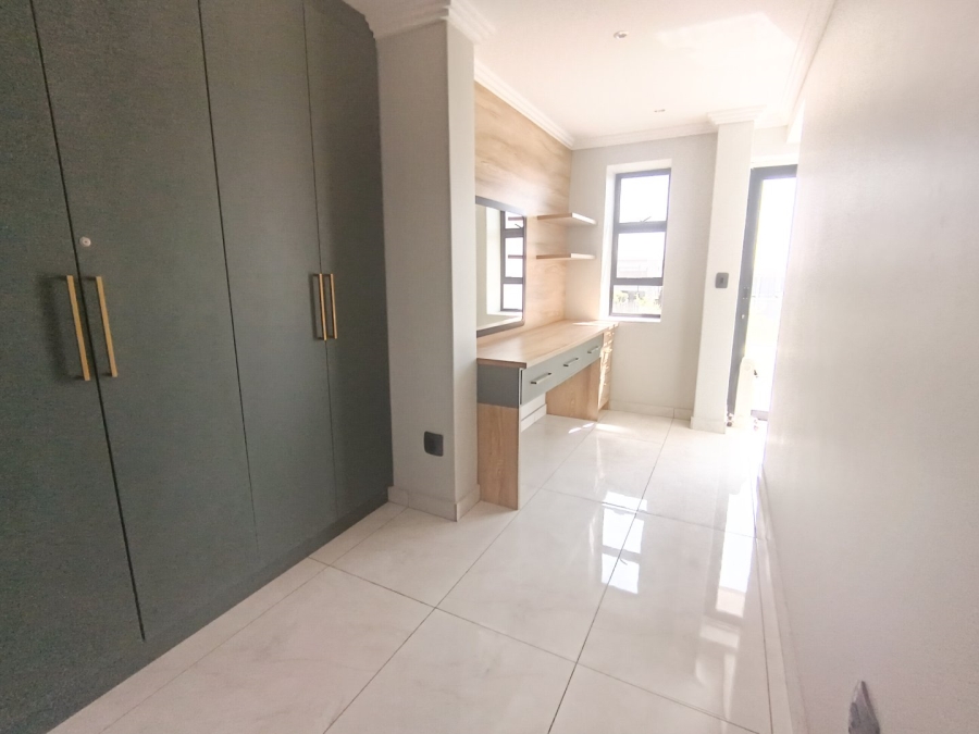 7 Bedroom Property for Sale in Midstream Ridge Gauteng