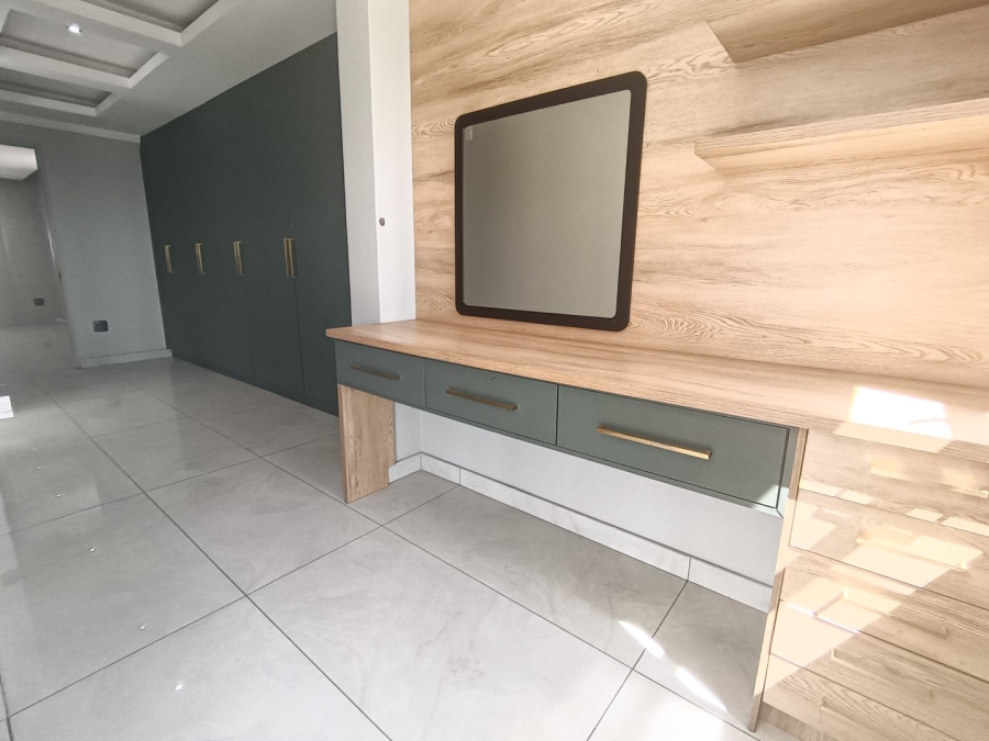 7 Bedroom Property for Sale in Midstream Ridge Gauteng