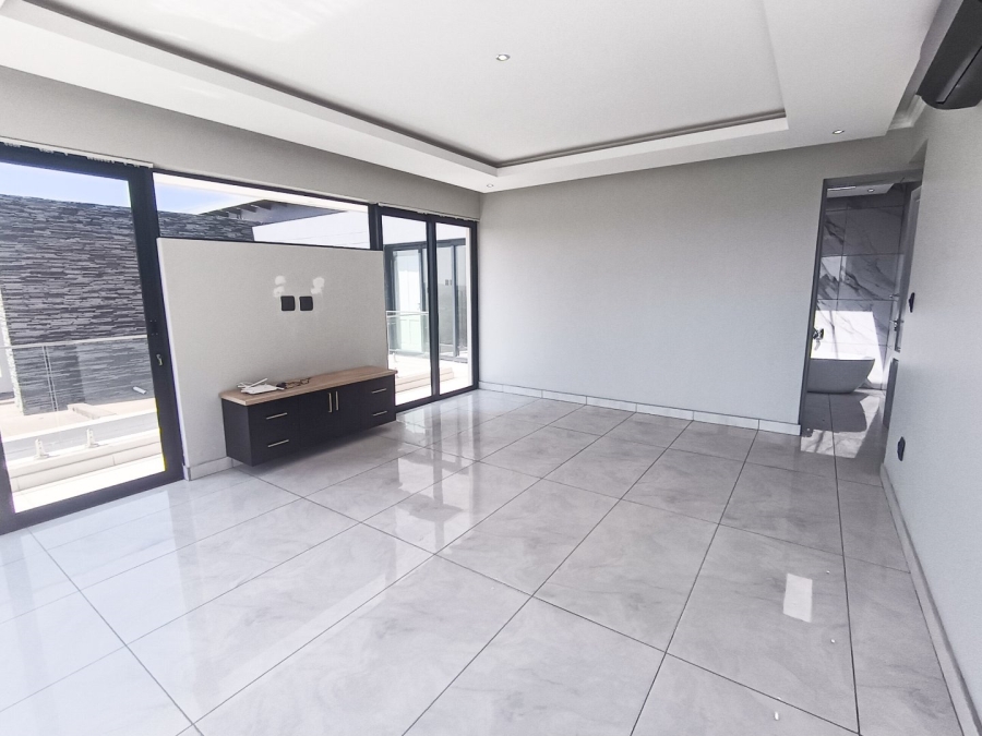 7 Bedroom Property for Sale in Midstream Ridge Gauteng