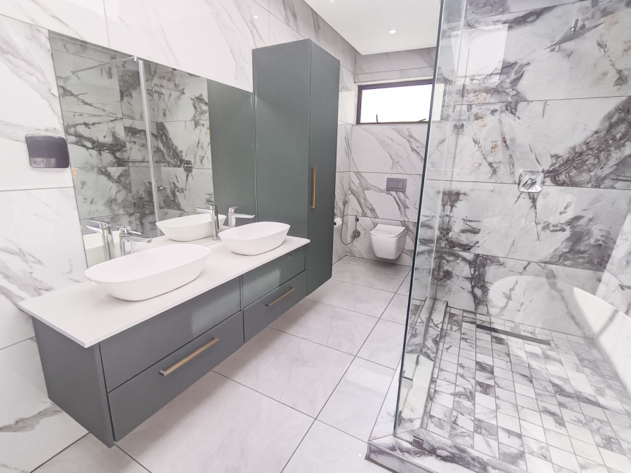 7 Bedroom Property for Sale in Midstream Ridge Gauteng
