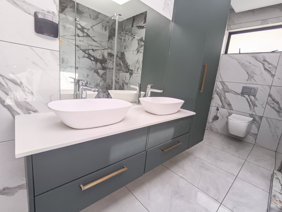 7 Bedroom Property for Sale in Midstream Ridge Gauteng