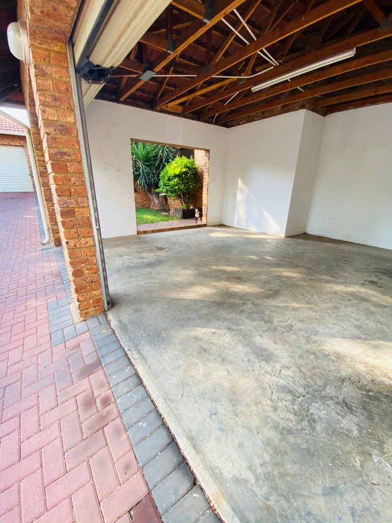 To Let 2 Bedroom Property for Rent in Edenvale Central Gauteng