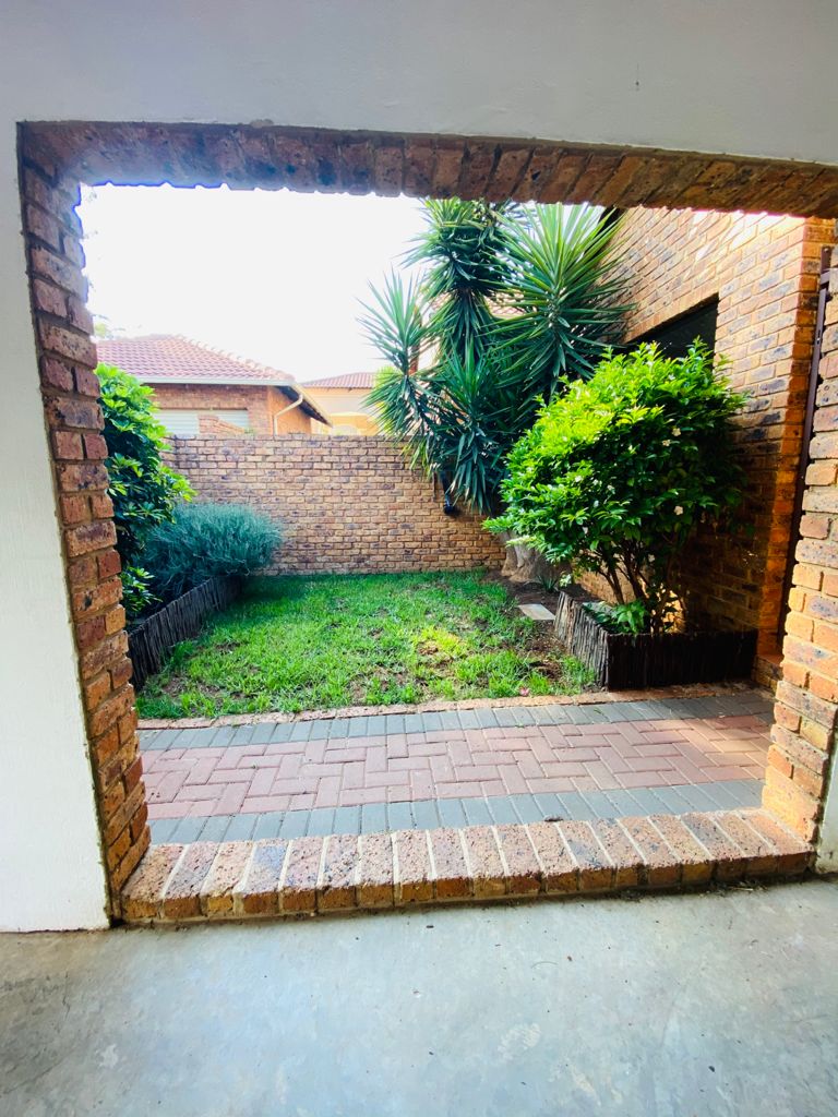 To Let 2 Bedroom Property for Rent in Edenvale Central Gauteng