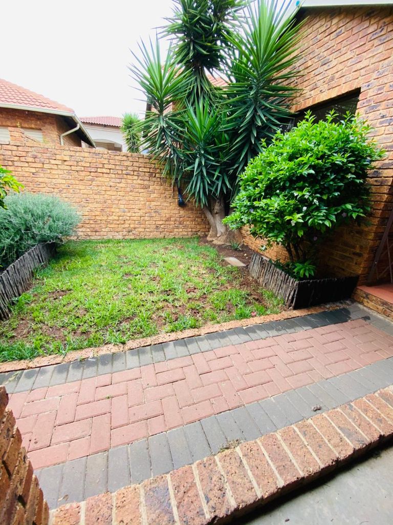 To Let 2 Bedroom Property for Rent in Edenvale Central Gauteng