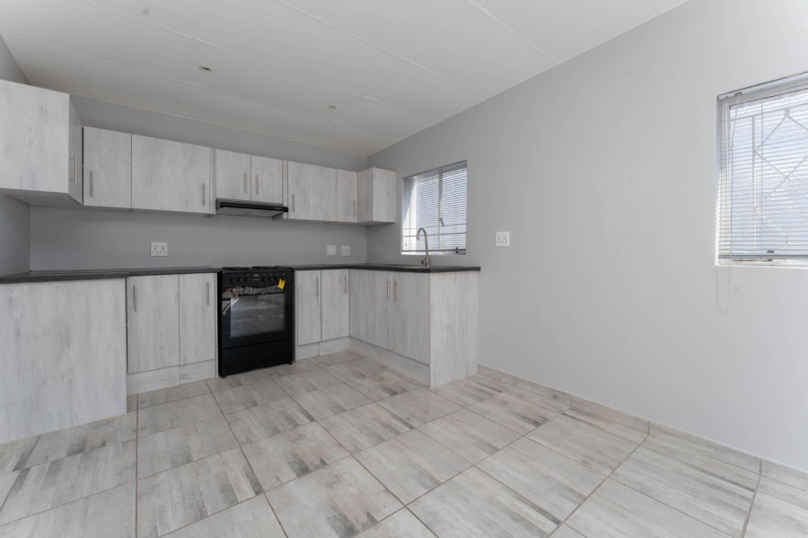 To Let 4 Bedroom Property for Rent in Florida Gauteng