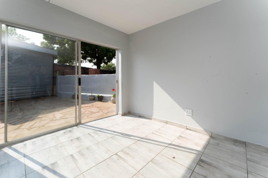 To Let 4 Bedroom Property for Rent in Florida Gauteng