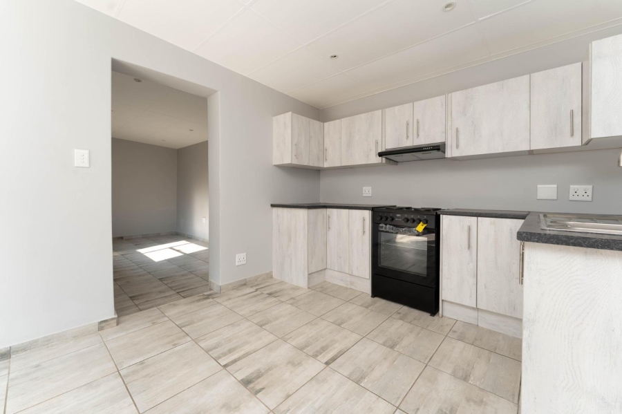 To Let 4 Bedroom Property for Rent in Florida Gauteng