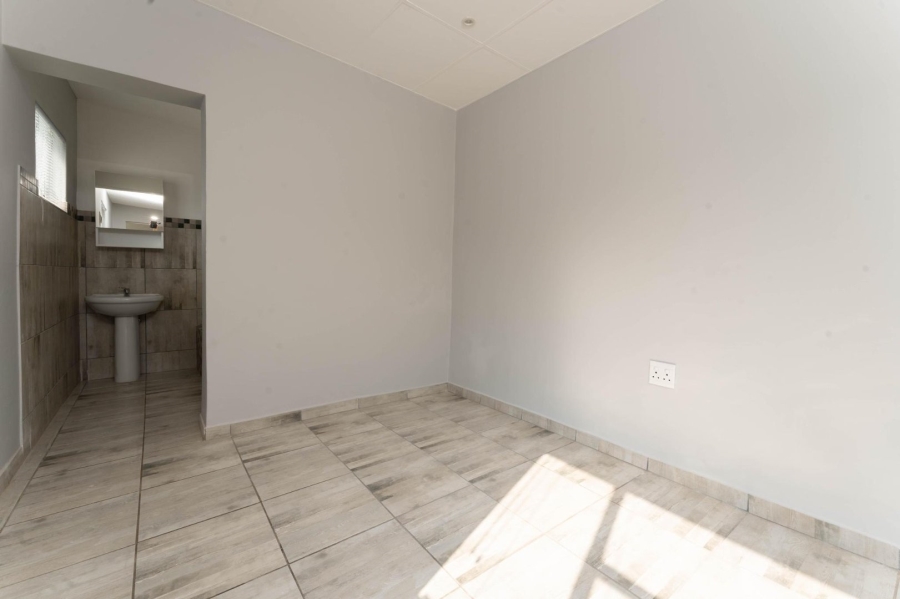 To Let 4 Bedroom Property for Rent in Florida Gauteng