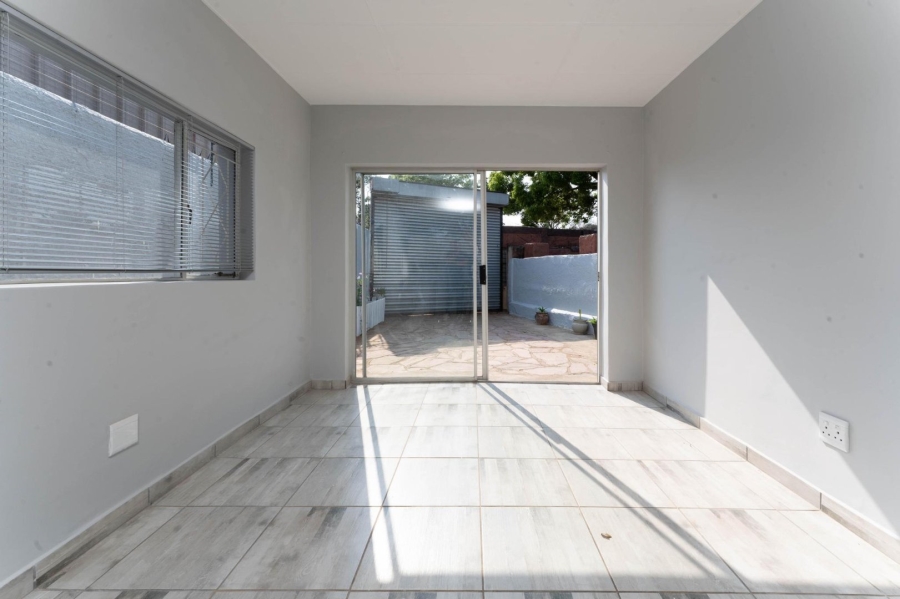 To Let 4 Bedroom Property for Rent in Florida Gauteng