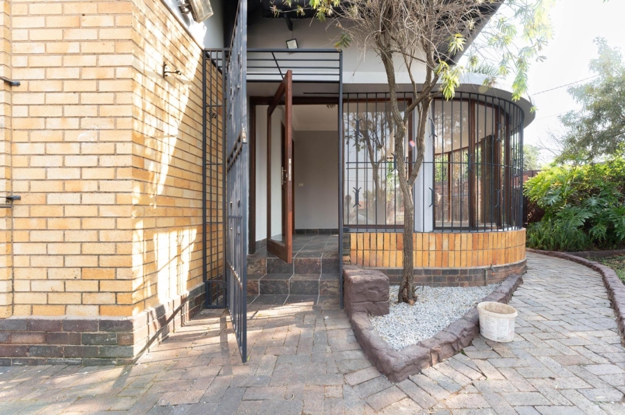 To Let 4 Bedroom Property for Rent in Florida Gauteng