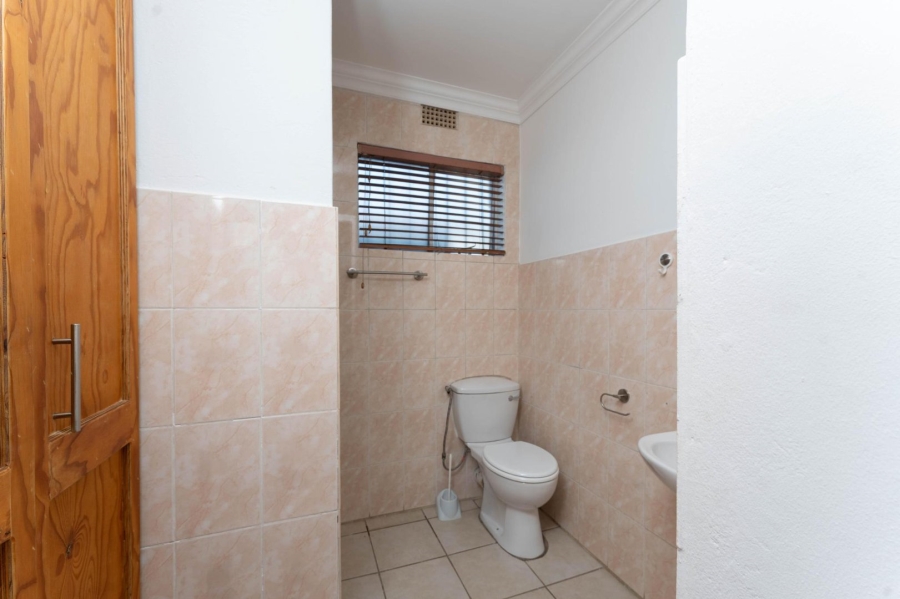 To Let 4 Bedroom Property for Rent in Florida Gauteng