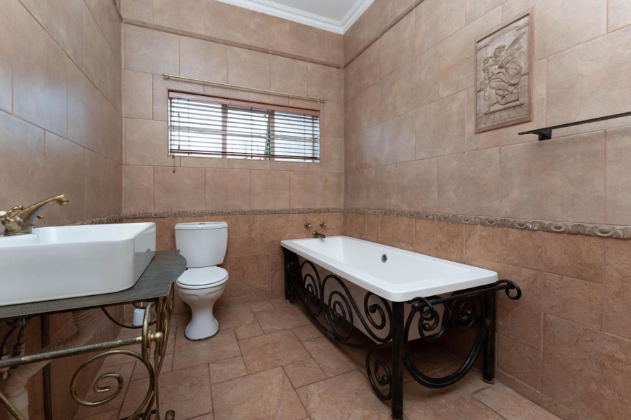 To Let 4 Bedroom Property for Rent in Florida Gauteng