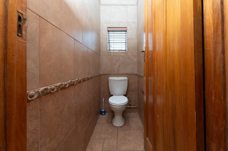 To Let 4 Bedroom Property for Rent in Florida Gauteng