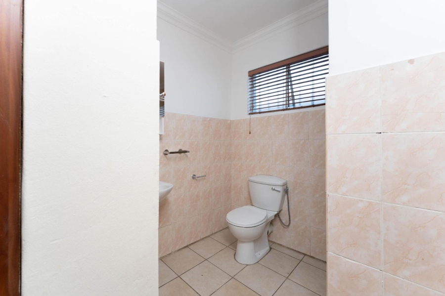 To Let 4 Bedroom Property for Rent in Florida Gauteng
