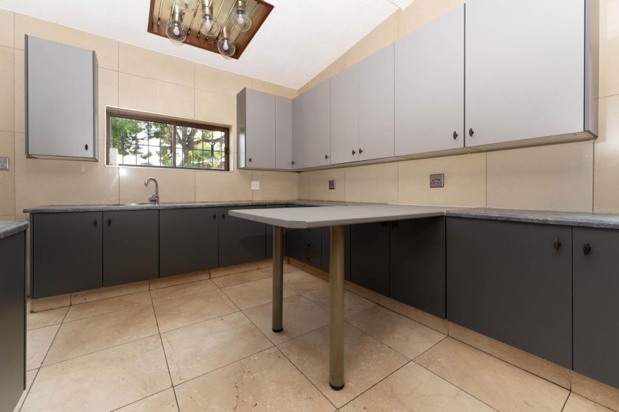 To Let 4 Bedroom Property for Rent in Florida Gauteng