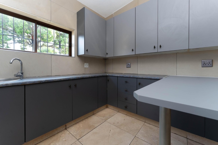 To Let 4 Bedroom Property for Rent in Florida Gauteng
