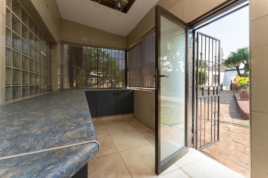 To Let 4 Bedroom Property for Rent in Florida Gauteng