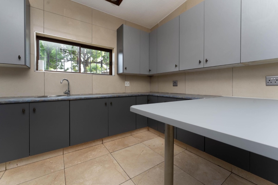 To Let 4 Bedroom Property for Rent in Florida Gauteng
