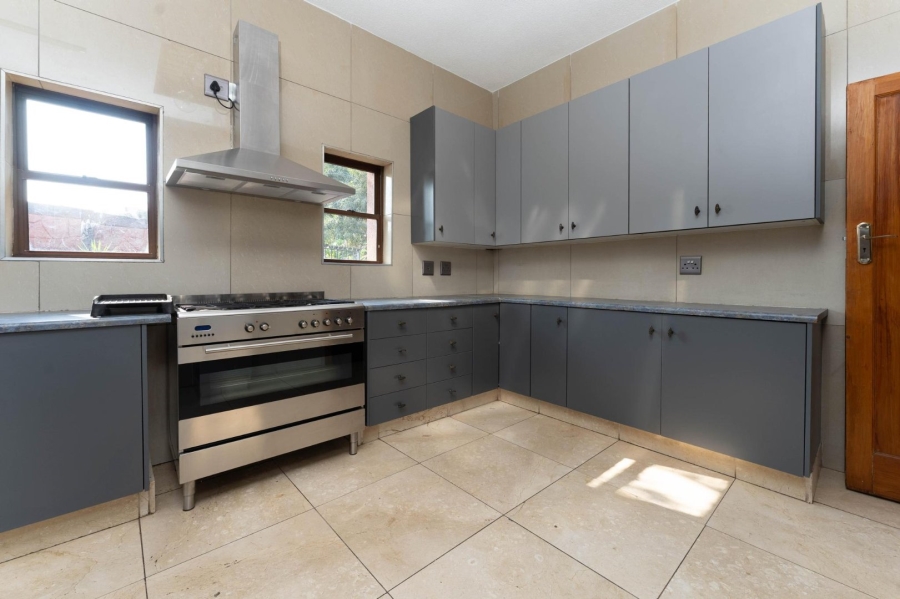 To Let 4 Bedroom Property for Rent in Florida Gauteng