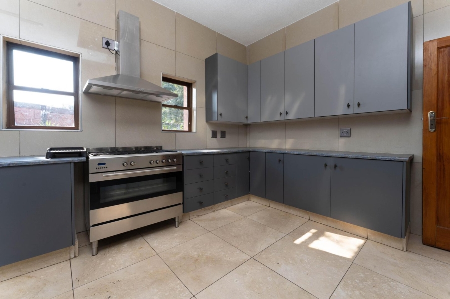 To Let 4 Bedroom Property for Rent in Florida Gauteng