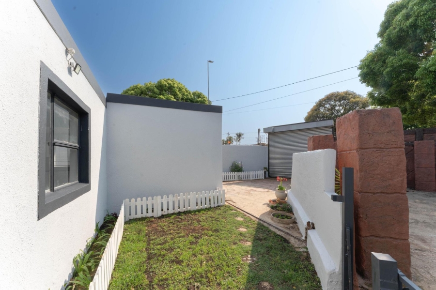 To Let 4 Bedroom Property for Rent in Florida Gauteng