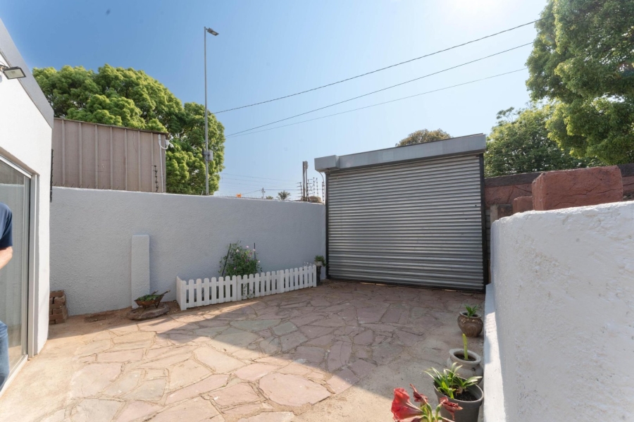 To Let 4 Bedroom Property for Rent in Florida Gauteng