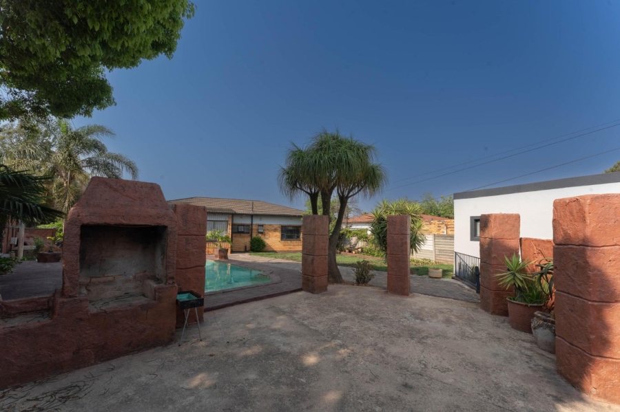 To Let 4 Bedroom Property for Rent in Florida Gauteng