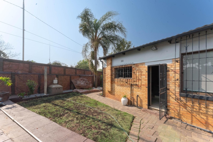 To Let 4 Bedroom Property for Rent in Florida Gauteng