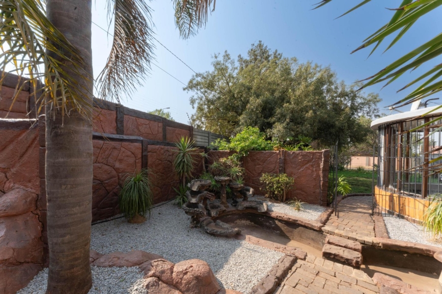 To Let 4 Bedroom Property for Rent in Florida Gauteng