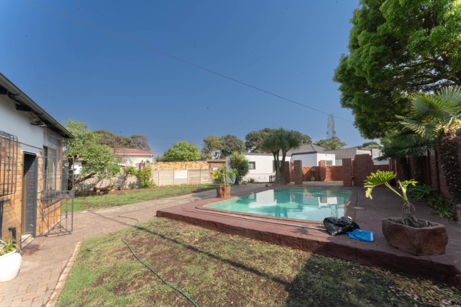 To Let 4 Bedroom Property for Rent in Florida Gauteng