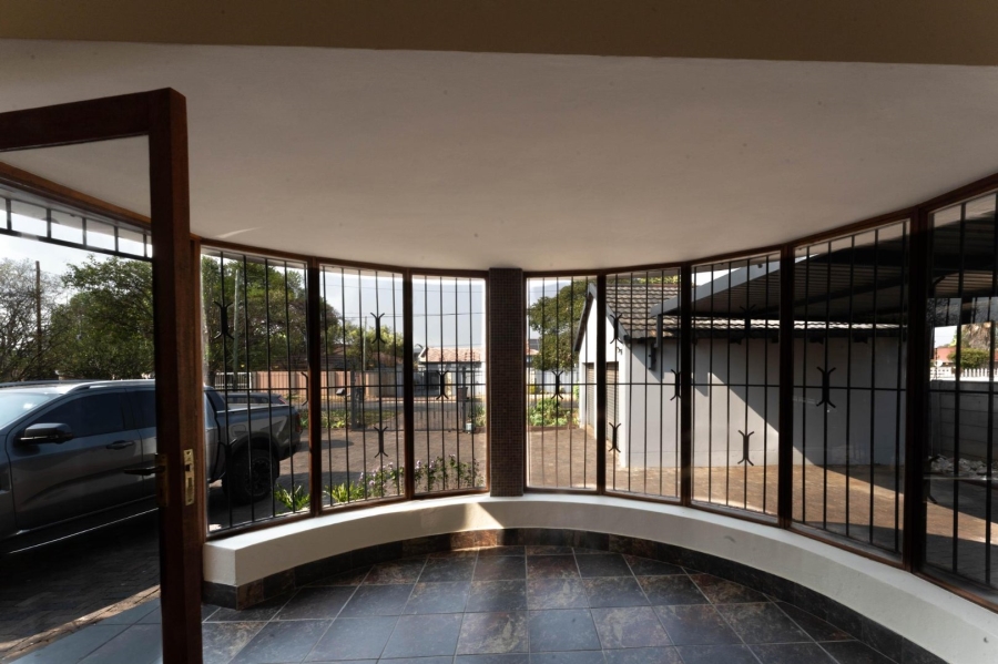 To Let 4 Bedroom Property for Rent in Florida Gauteng