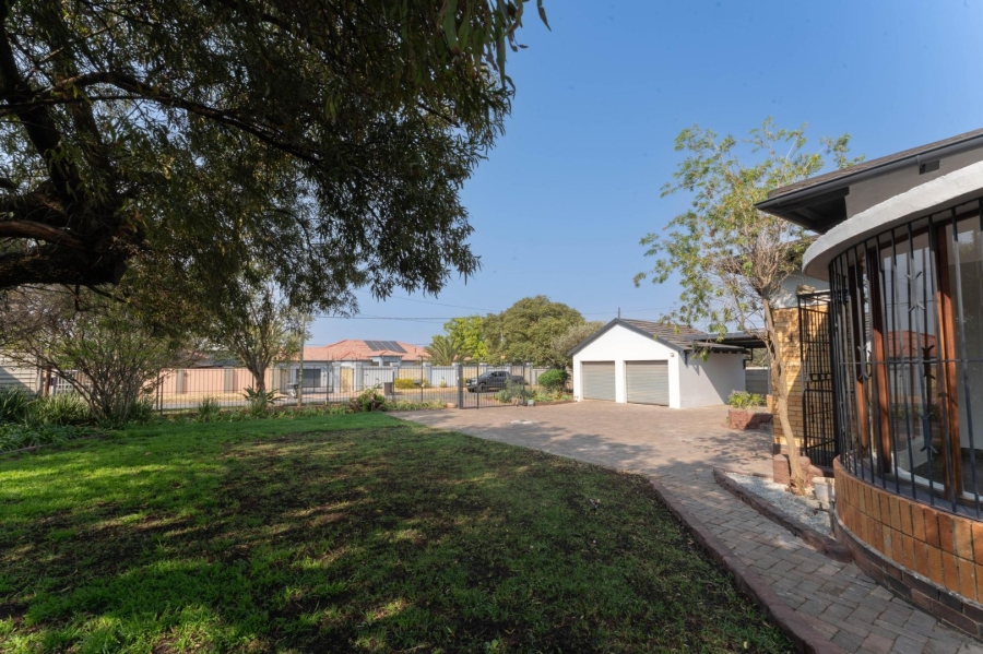 To Let 4 Bedroom Property for Rent in Florida Gauteng