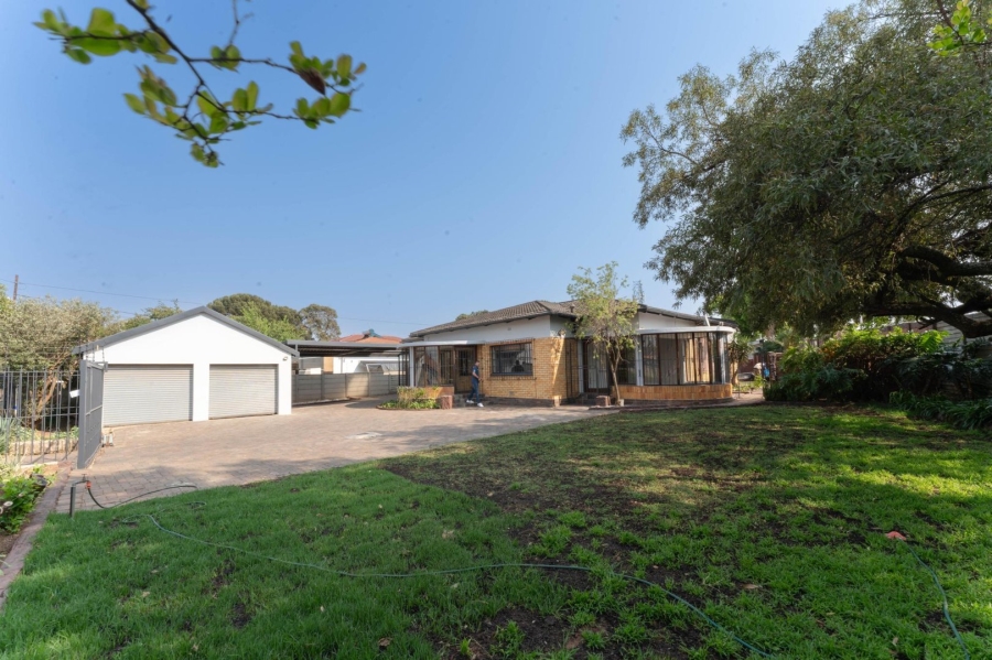 To Let 4 Bedroom Property for Rent in Florida Gauteng
