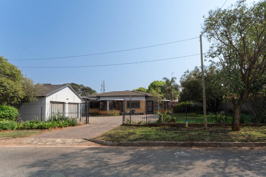 To Let 4 Bedroom Property for Rent in Florida Gauteng