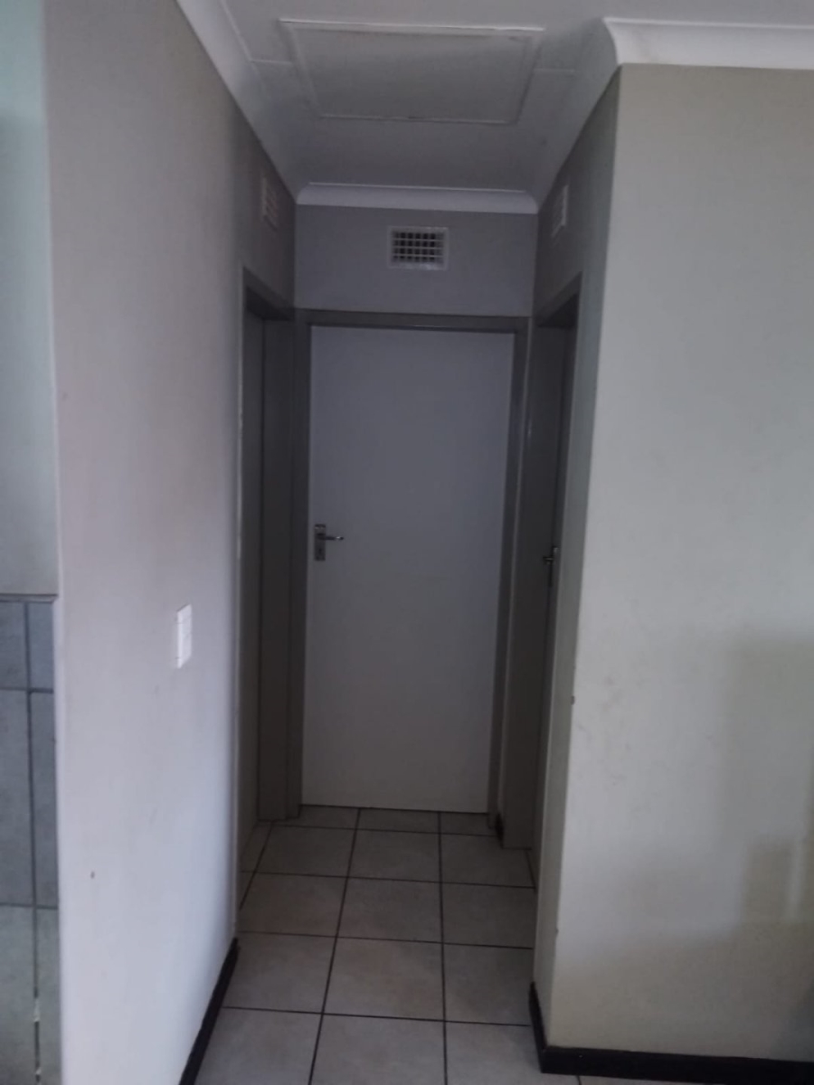 2 Bedroom Property for Sale in Heuweloord Gauteng