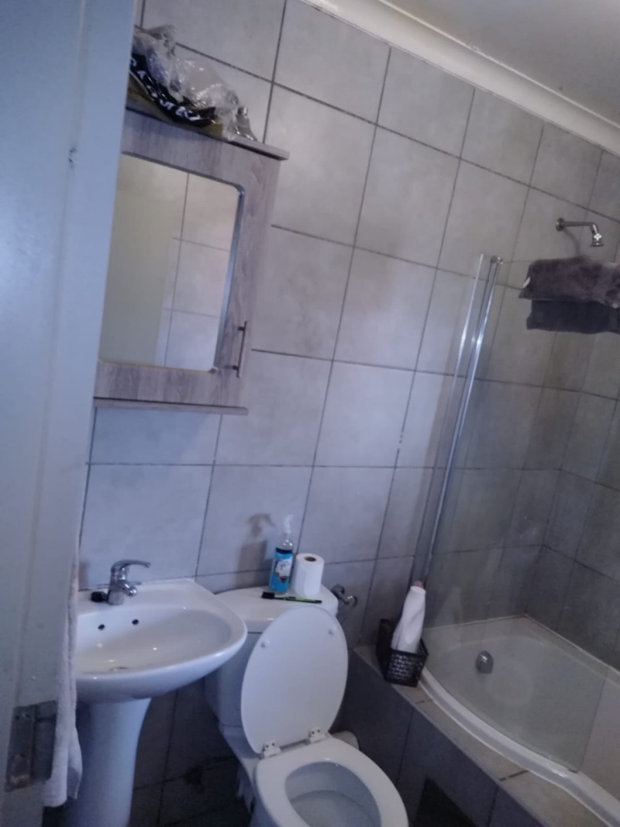 2 Bedroom Property for Sale in Heuweloord Gauteng