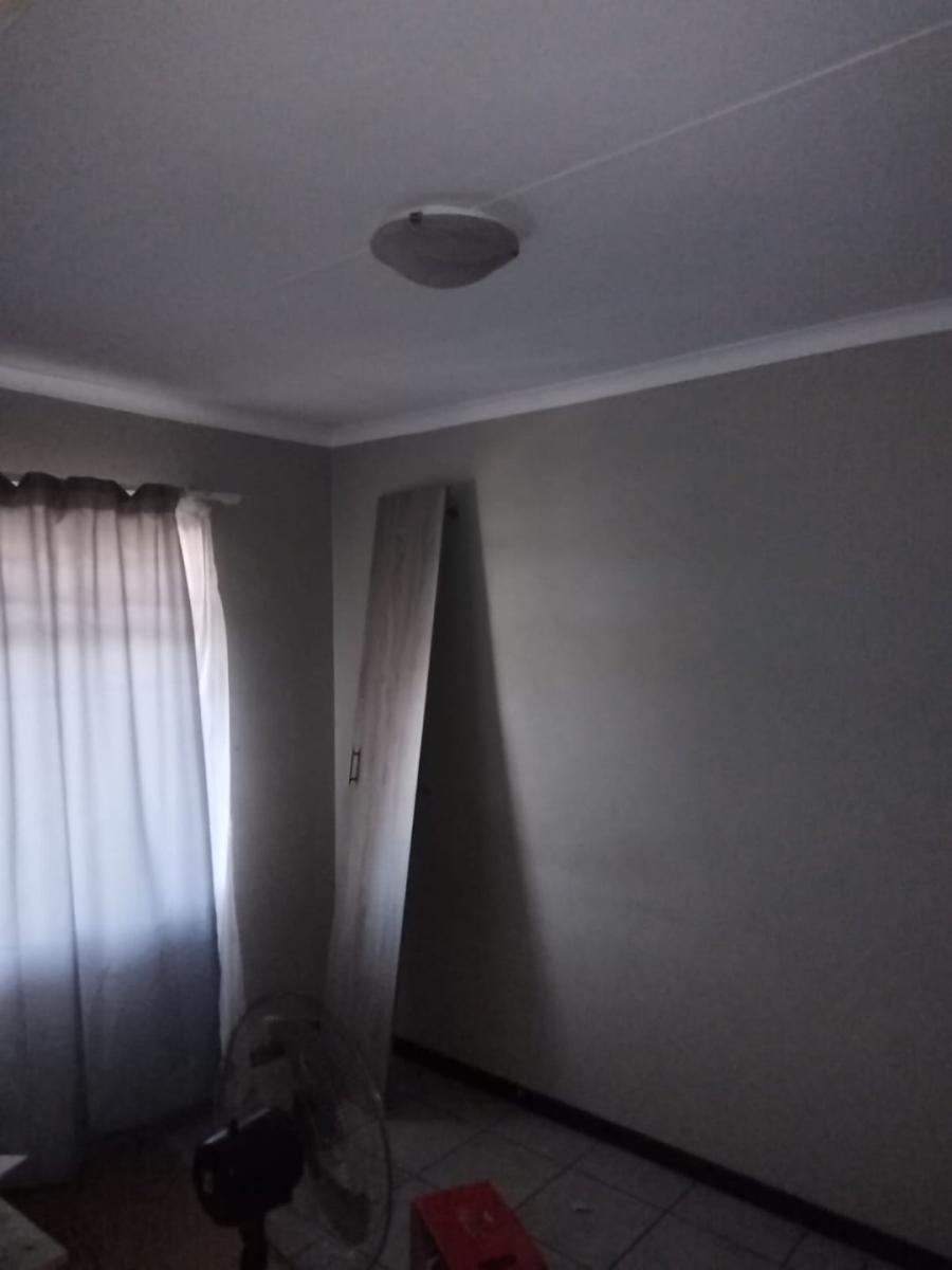 2 Bedroom Property for Sale in Heuweloord Gauteng