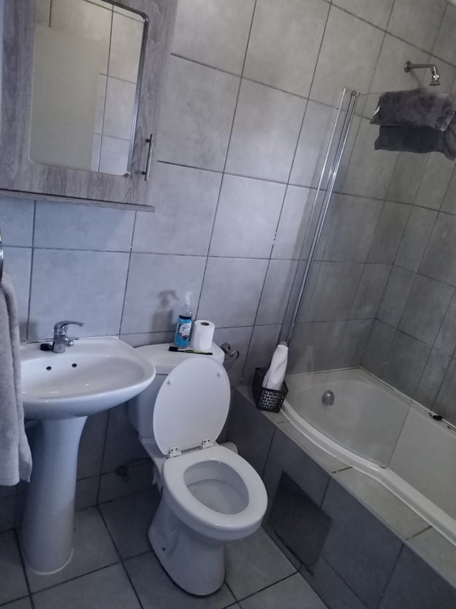 2 Bedroom Property for Sale in Heuweloord Gauteng