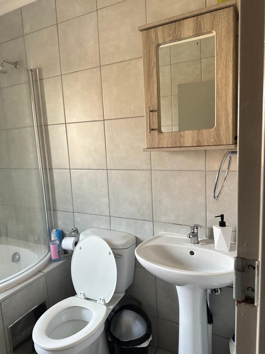2 Bedroom Property for Sale in Heuweloord Gauteng