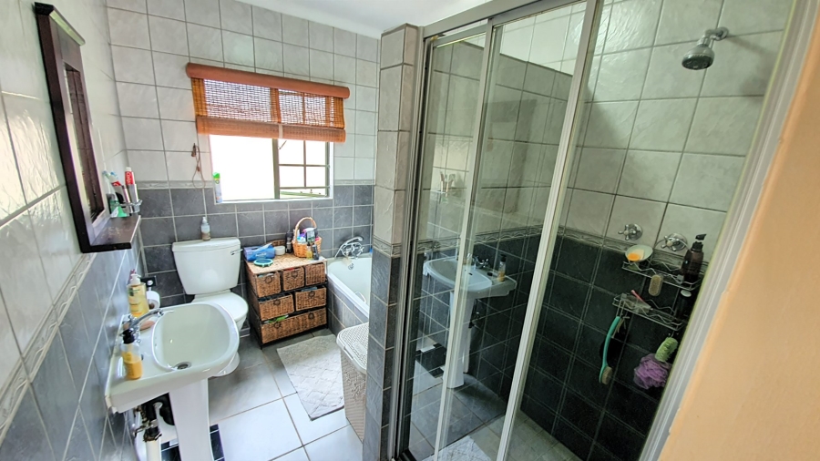 4 Bedroom Property for Sale in Hesteapark Gauteng