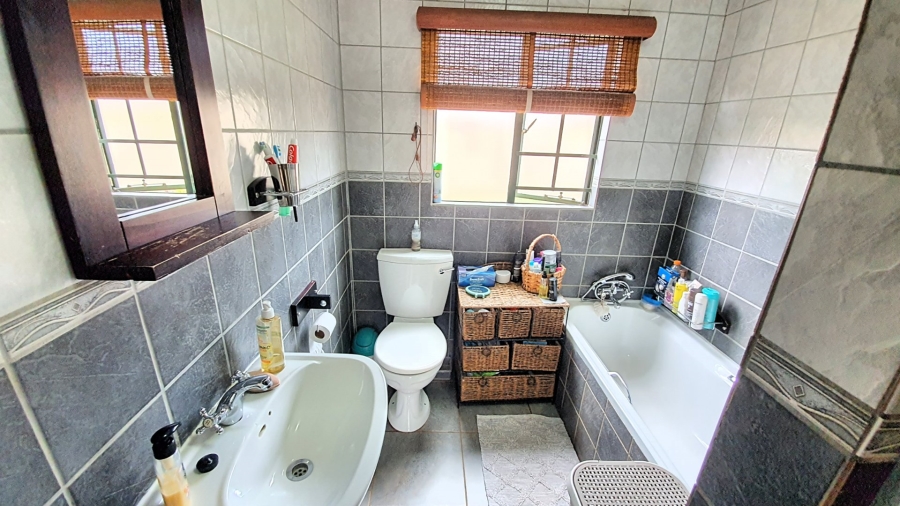 4 Bedroom Property for Sale in Hesteapark Gauteng