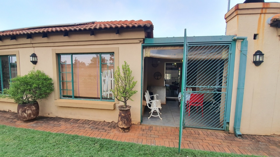 4 Bedroom Property for Sale in Hesteapark Gauteng