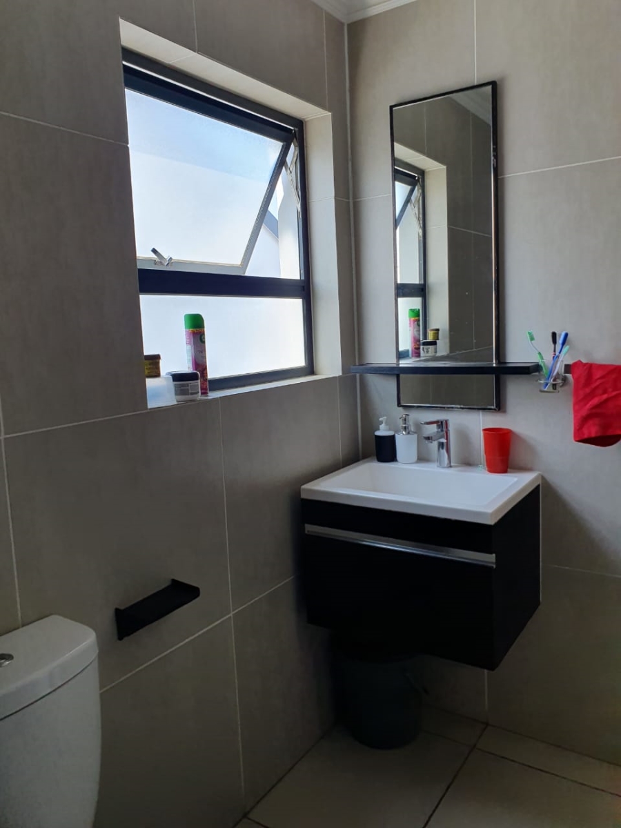 1 Bedroom Property for Sale in Greenstone Hill Gauteng