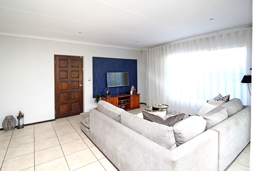 2 Bedroom Property for Sale in Broadacres Gauteng