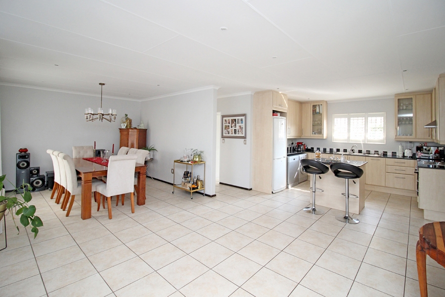 2 Bedroom Property for Sale in Broadacres Gauteng