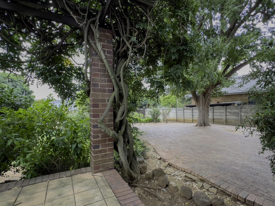 4 Bedroom Property for Sale in Glen Marais Gauteng